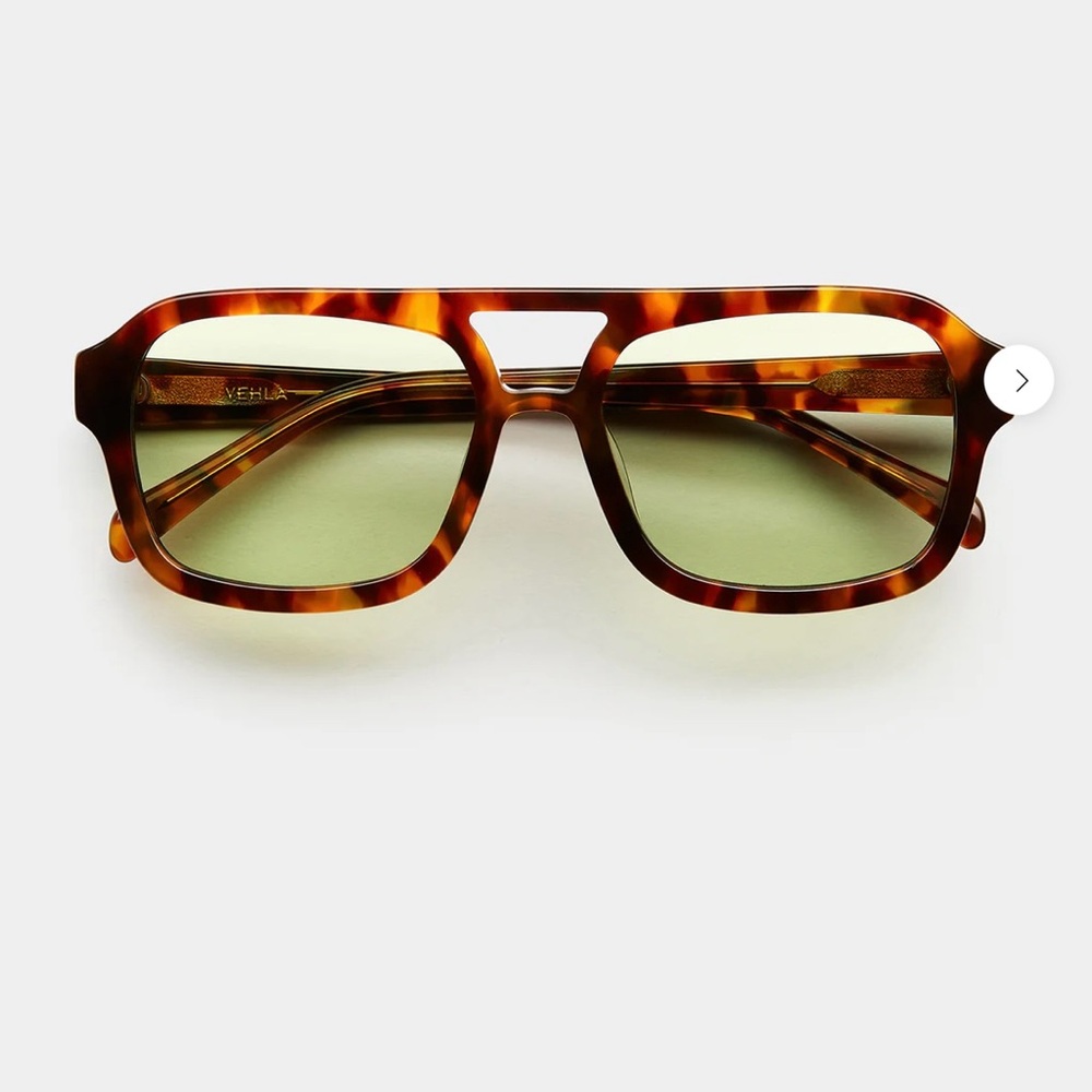 VEHLA Brown Rectangular Sunglasses Classic Tortoiseshell Design